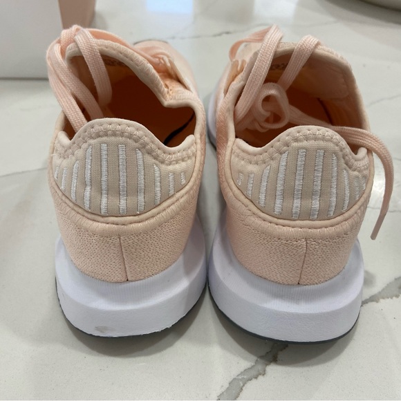 Adidas Sneaker size 7.5 - Picture 5 of 8